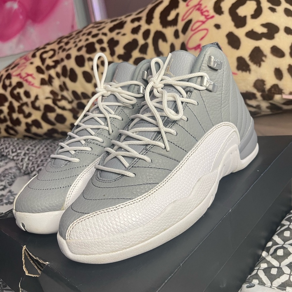Air Jordan 12 Retro “Stealth” (White/Cool Grey) Gs Size 6.5 Women’s 7.5
